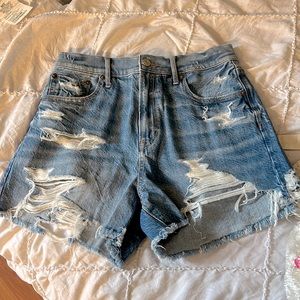 American Eagle Highest Rise 90’s Boyfriend Short